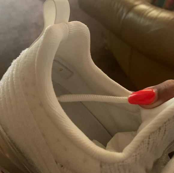 Louis Vuitton Sneakers - Picture 5 of 5